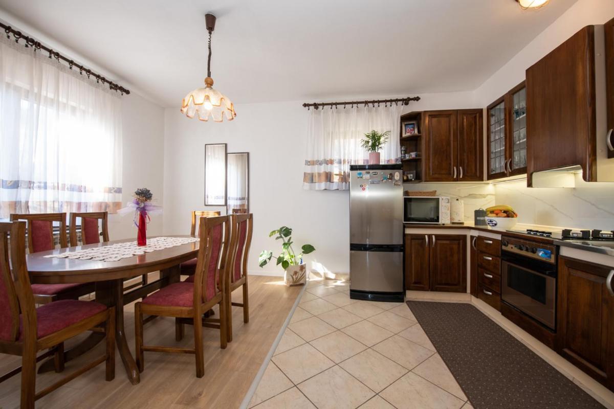 Apartman Elvis Lovran Exterior foto